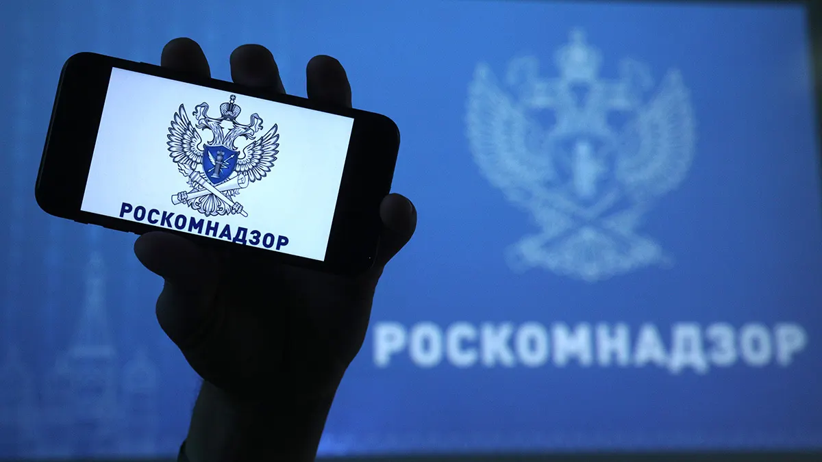 В ведомстве объяснили блокировку тем, что на ресурсе были материалы с «пропагандой нетрадиционных сексуальных отношений». Редакция называет решение надуманным, РКН не уточнил, какие именно публикации послужили поводом.