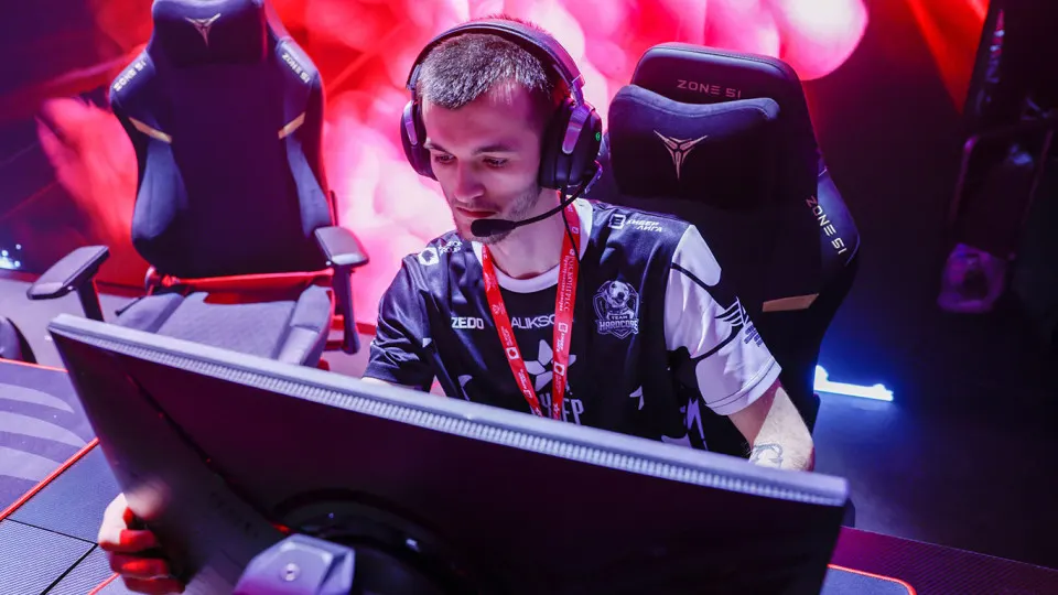 Депутат предложила обязать игры иметь прокатные удостоверения по аналогии с фильмами и ужесточить требования к контенту; идею сопровождают законопроекты о регулировании и штрафах, а также уход ряда крупных зарубежных издателей с российского рынка.