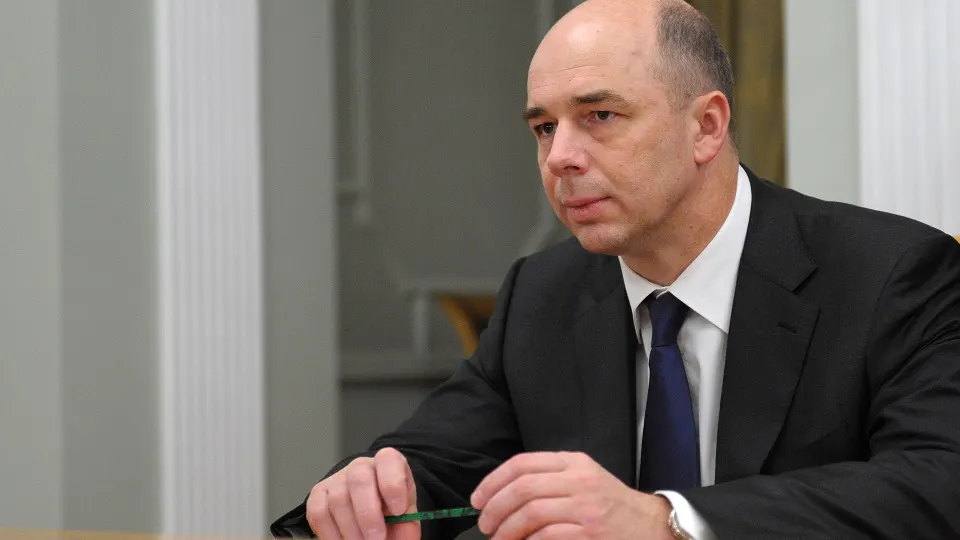 Глава Минфина сообщил, что нейросети помогают оптимизировать распределение средств и используются в налоговой и таможне для поиска неплательщиков. При этом решения по бюджету принимает человек на фоне рекордного дефицита.