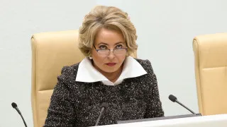 Спикер Совфеда Валентина Матвиенко заявила, что демографический кризис можно преодолеть, если россияне переедут из мегаполисов в собственные дома по всей стране, будут заводить большие семьи и благоустраивать дворы цветами, на фоне рекордного падения рождаемости и естественной убыли населения.