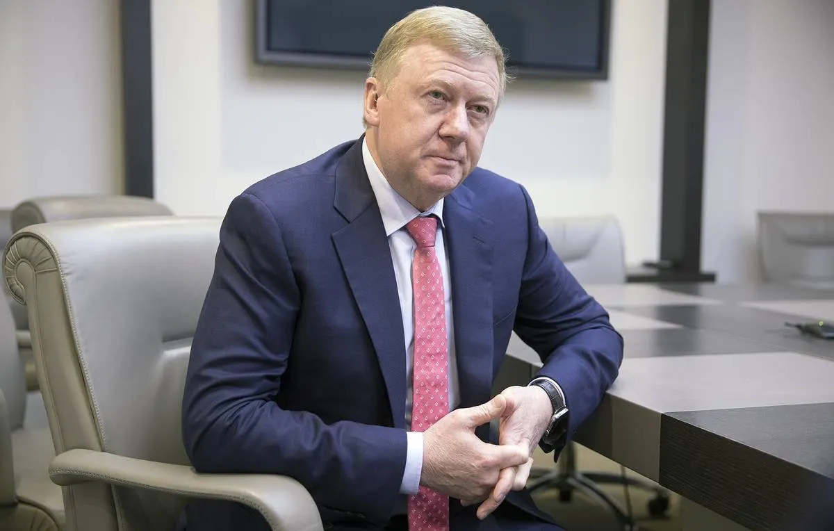 Служба судебных приставов возбудила производство по аресту активов бывшего главы «Роснано» Анатолия Чубайса на 5,5 млрд рублей на основании решения Арбитражного суда Москвы по иску госкорпорации. Общий объём требований по делам к бывшим топ-менеджерам оценивается примерно в 22,5 млрд рублей.