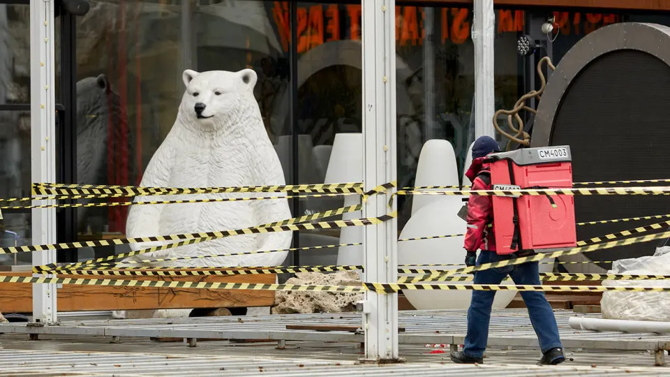 Поправки в Налоговый кодекс, повышение НДС и отмена льгот по взносам сильно ударили по малому бизнесу: многие компании работают без прибыли, налоговые поступления сократились.