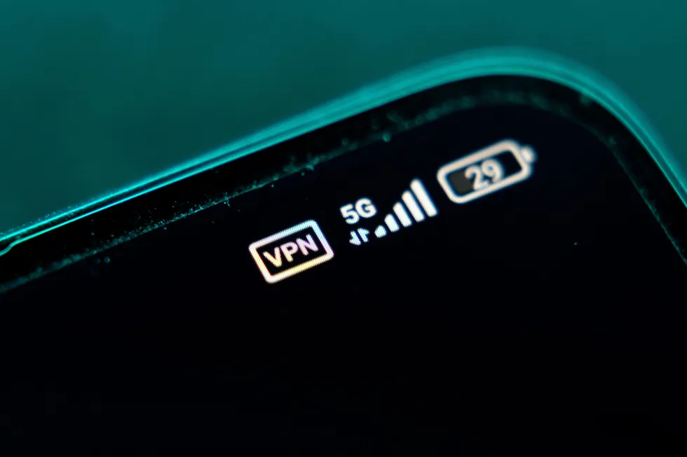 Ассоциация разработчиков программных продуктов «Отечественный софт» обратилась к российским властям с предложением публично пересмотреть политику блокировок в интернете, ослабить ограничения и учесть позицию ИТ-сообщества, чтобы избежать сбоев в работе Рунета и нового оттока специалистов.