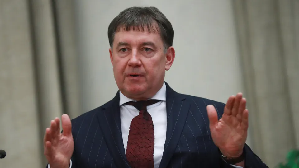 Мосгорсуд оставил в силе решение о национализации сети отелей и недвижимости на 9 млрд рублей, связанной с бывшим председателем Совета судей России Виктором Момотовым, которого Генпрокуратура связывает с криминалитетом и нелегальным бизнесом.