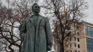 Президент Владимир Путин присвоил Академии ФСБ почетное наименование в честь Феликса Дзержинского, основателя ВЧК и организатора красного террора. Решение подчеркивает преемственность спецслужб и символически отражает ценности нынешней силовой элиты.