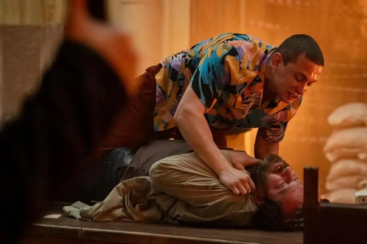 Онлайн‑кинотеатры «Кинопоиск» и IVI удалили третий сезон сериала «Метод» по распоряжению Минюста: эксперты якобы нашли материалы, дискредитирующие традиционные духовно‑нравственные ценности. Создатели жалуются на отсутствие конкретики.