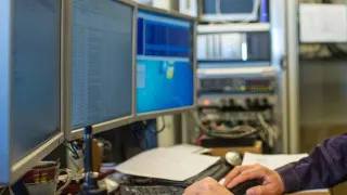 Минцифры предложило ввести административные штрафы для госструктур и компаний с госучастием за непереход на российское программное обеспечение и доверенные программно‑аппаратные комплексы к 2030 году.