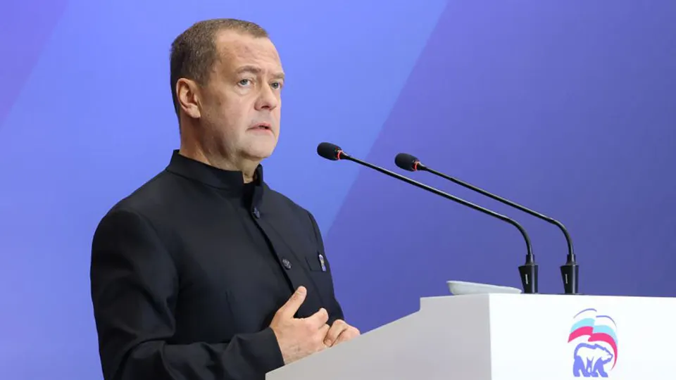 Заместитель председателя Совета безопасности Дмитрий Медведев предупредил, что вероятность ядерного апокалипсиса нельзя исключать. Его заявление прозвучало на фоне истечения срока действия договора СНВ‑III и напряжённости в международных отношениях.