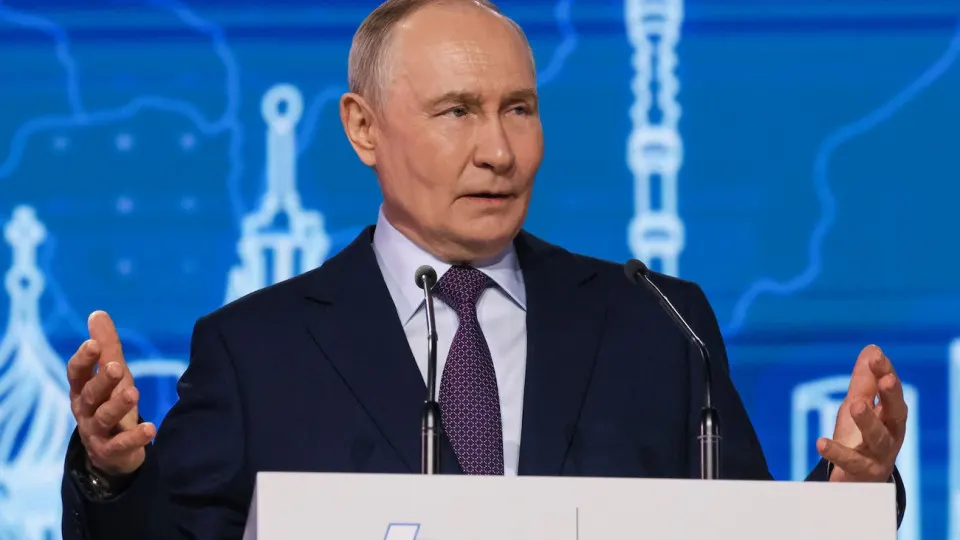 Президент обратился к законодателям с призывом воздержаться от очередных ограничительных мер после серии блокировок интернета и запрета Telegram — это произошло на фоне заметного снижения показателей одобрения.