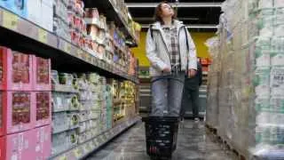 Глава военной разведки Швеции считает, что российские власти систематически приукрашивают экономическую статистику: реальная инфляция, по его оценке, приближается к 15%, тогда как официально сообщается менее 6%. При этом настроения россиян по росту цен почти совпадают с этими более высокими оценками.