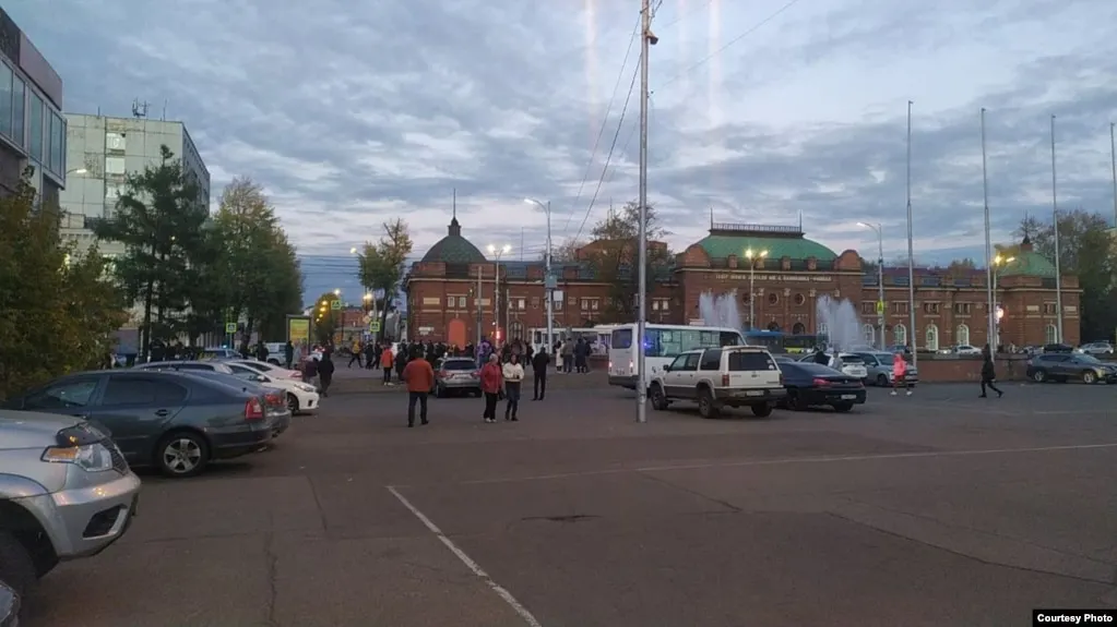 Суд назначил Грибенко 10 суток ареста по статье о неповиновении полицейским. Правозащитники считают это частью кампании давления на региональное отделение партии перед выборами.