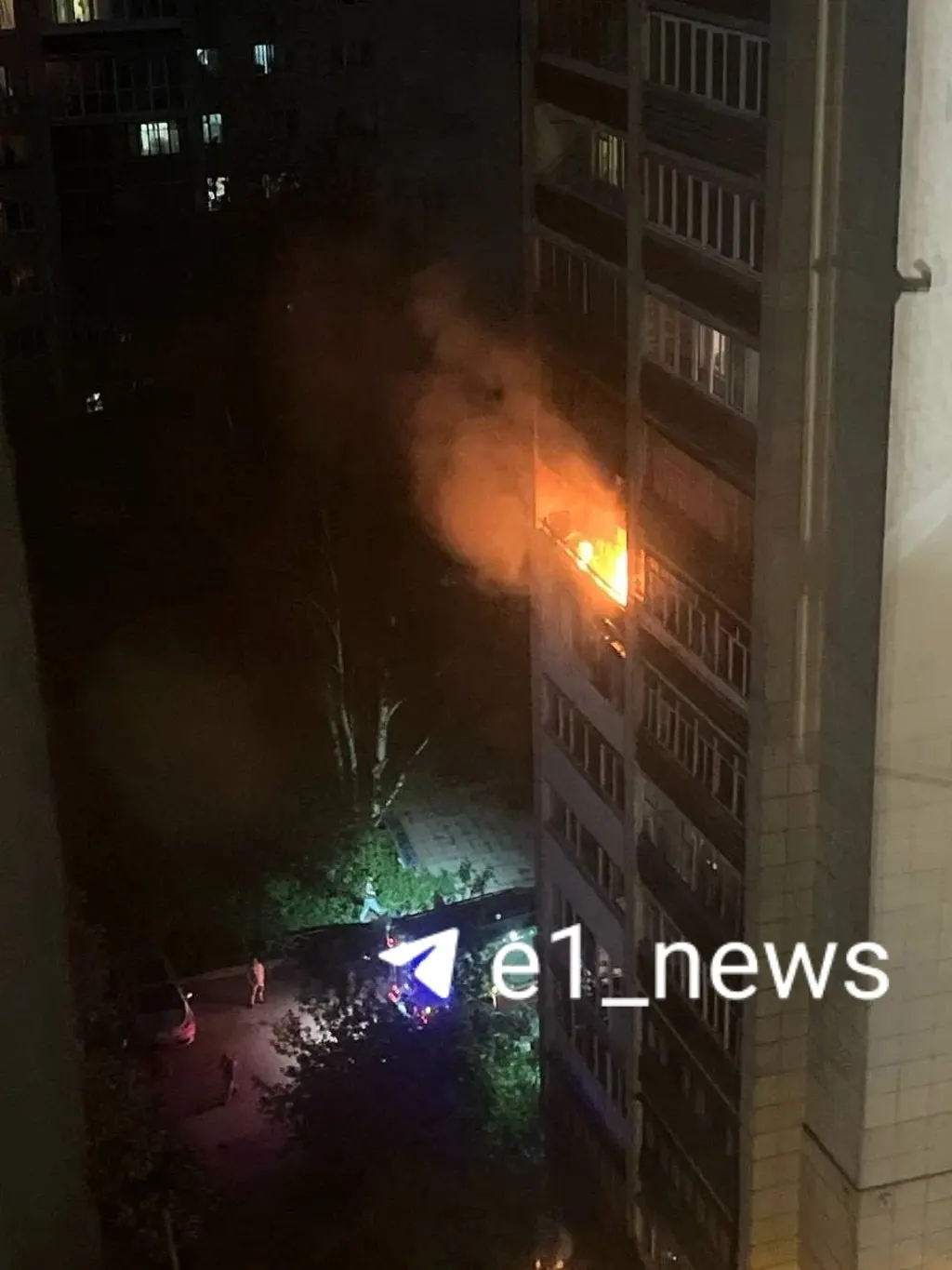 Вечером 19 мая в многоэтажном доме на улице Уральской, 80 загорелся балкон на 7-м этаже. Площадь возгорания — около 8 кв. м. Из здания вывели около 96 человек, пострадавших нет.