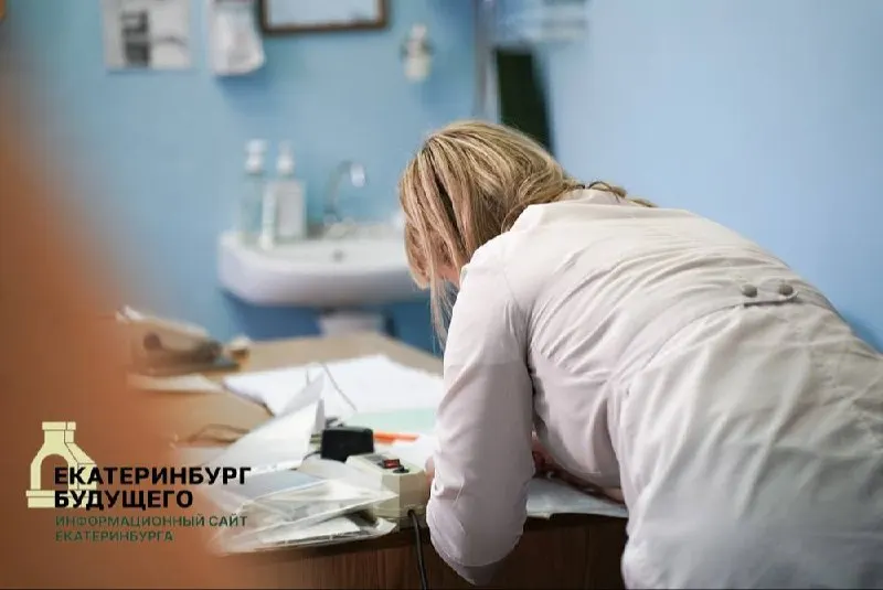Единственное лечебное учреждение города собираются преобразовать в амбулаторию и присоединить к больнице в Серове — до ближайшей полноценной больницы примерно 70 км. Под сокращение попали 87 сотрудников, медики уже получили уведомления о реорганизации.