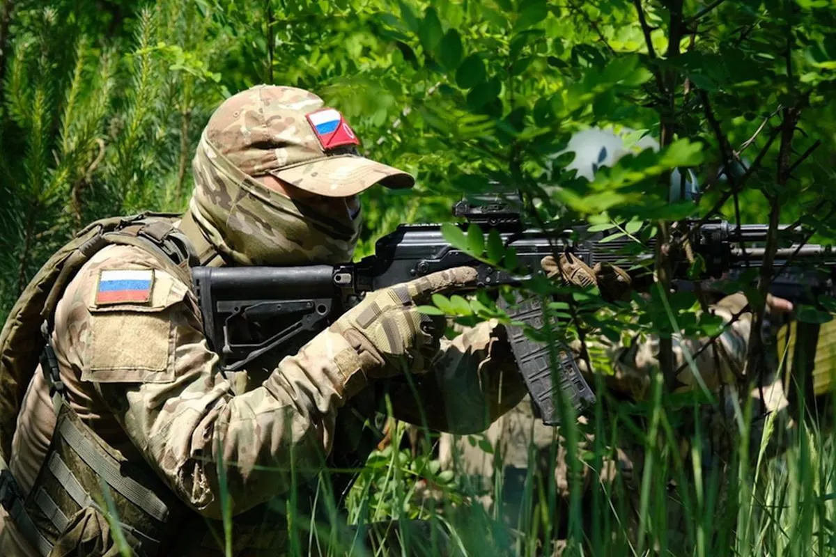 Аналитики Института по изучению войны (ISW) предупреждают, что территориальные амбиции Кремля не соответствуют реальной ситуации на фронте: продвижение российских войск замедлилось, а украинские укрепления, контратаки и удары средней дальности делают захват всего Донбасса маловероятным.