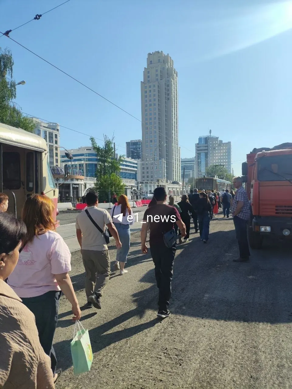 Утром 18 мая из‑за повреждения контактной сети на Куйбышева остановили трамваи — движение было приостановлено на 22 минуты, позже восстановлено.