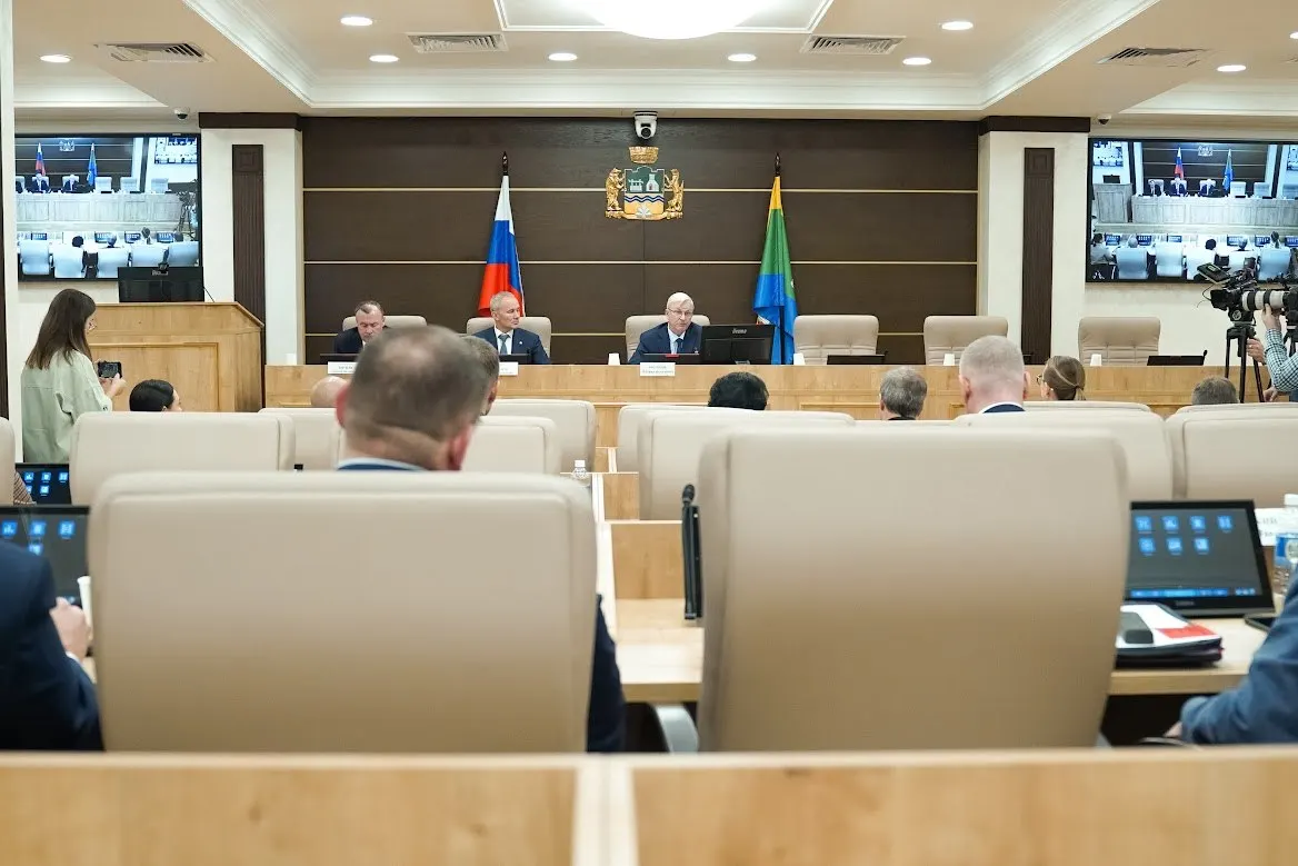 Законодательное собрание области запретило использовать сгенерированные изображения и голоса (включая умерших и вымышленных людей) в агитационных материалах; кандидатам при этом разрешили применять собственные фото и записи голоса. Партии получили право решать, публиковать ли предвыборные программы в интернете и печати.