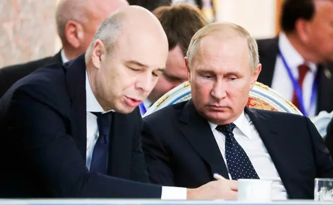 Депутат Госдумы заявил, что министр финансов фактически признал, что ведомство не сможет выполнить бюджет на 2026 год. Дефицит достиг 5,9 трлн рублей, власти планируют корректировки и сокращение расходов, детали пока не раскрыты.