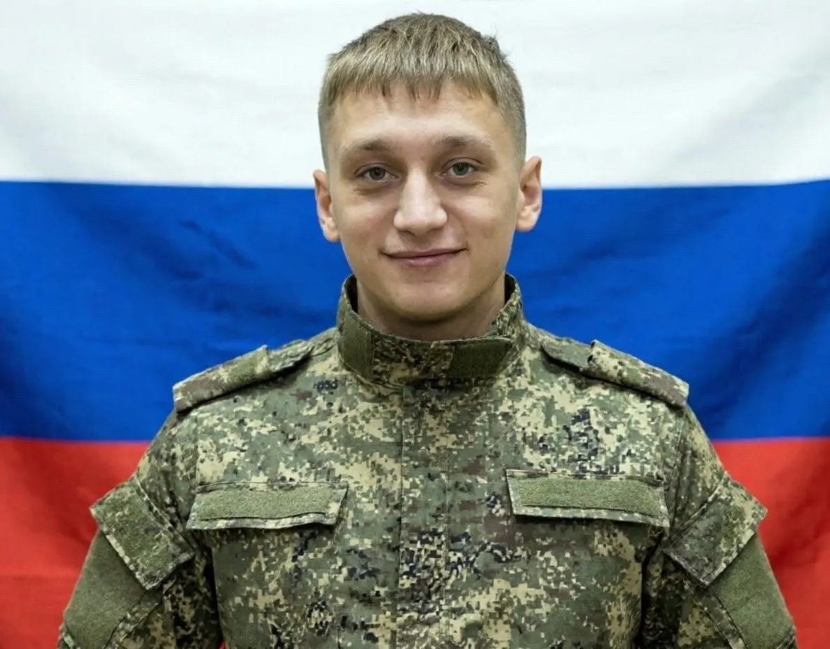 23‑летний студент из Бурятии подписал контракт в январе, прошёл обучение оператором дронов и погиб в апреле — первый подтверждённый случай гибели студента, набранного по новой кампании вербовки в войска беспилотных систем.