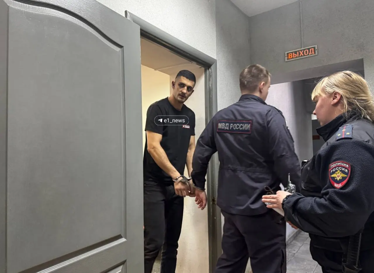 Областной суд заменил двухлетний срок в колонии‑поселении на два года принудительных работ и удержание 15% зарплаты — мужчина выпущен на свободу.