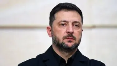 Президент Украины заявил, что российские силы продолжают боевые действия вопреки перемирию — сотни штурмов и обстрелов и почти 10 тысяч атак дронами. Киев предупреждает о зеркальном ответе при возобновлении полномасштабной войны.