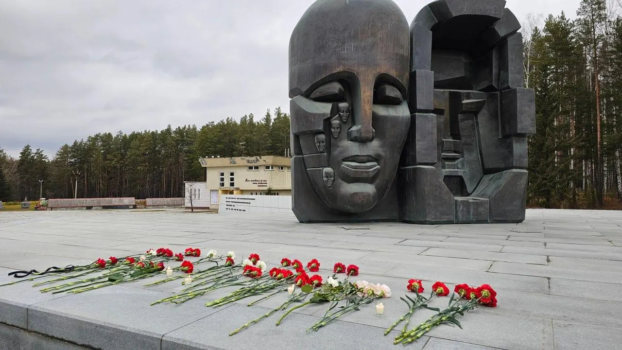 30 мая в 13:00 на Мемориальном комплексе памяти жертв политических репрессий состоится гражданская панихида. Бесплатные автобусы отправятся от администрации города в 12:00.