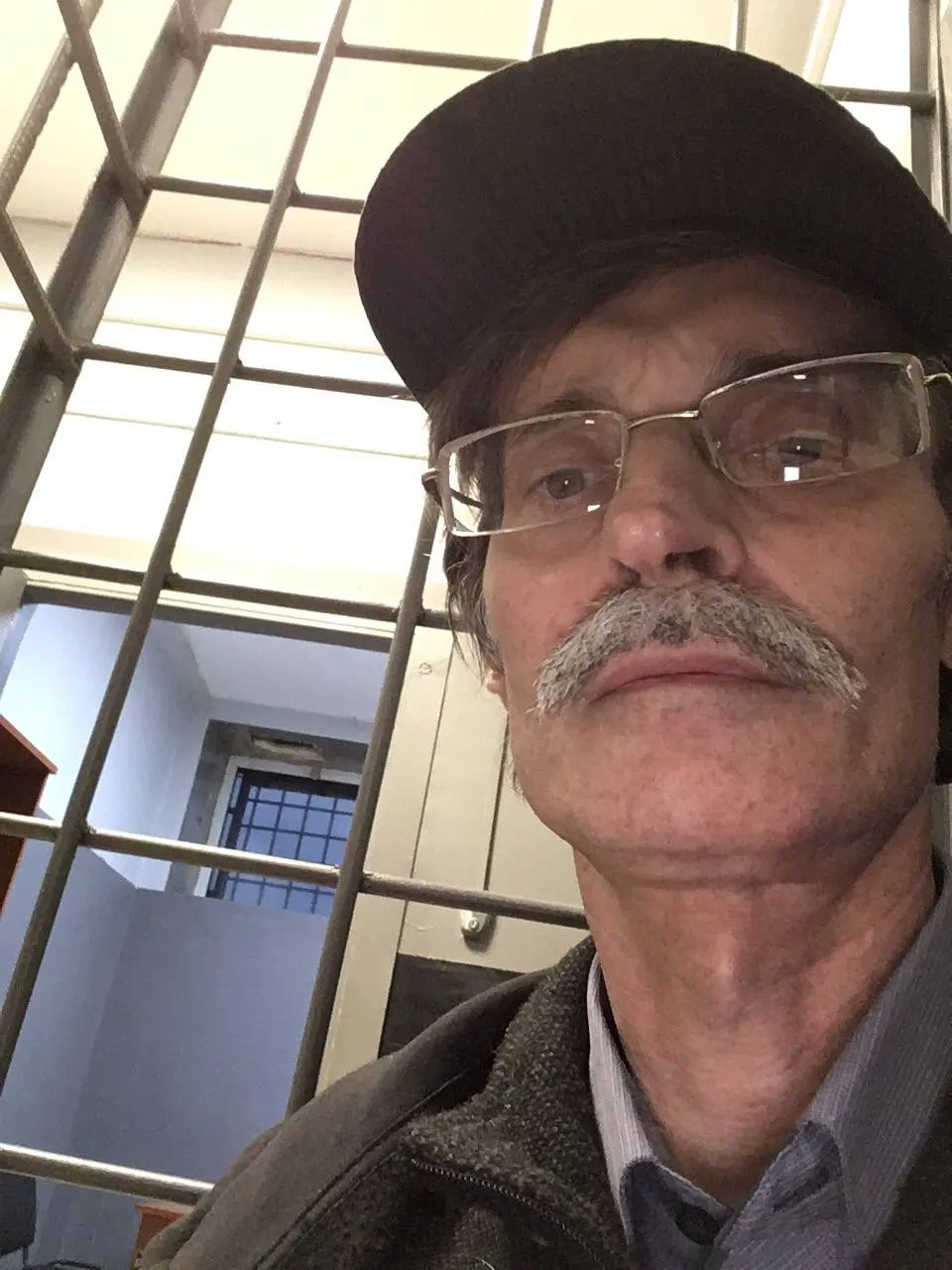Суд в Петрозаводске оштрафовал Дмитрия Рыбакова на 1 000 ₽ по статье о «демонстрации экстремистской символики» за три поста 2020 года, которых нет на его странице. По решению он не сможет участвовать в осенних «выборах».