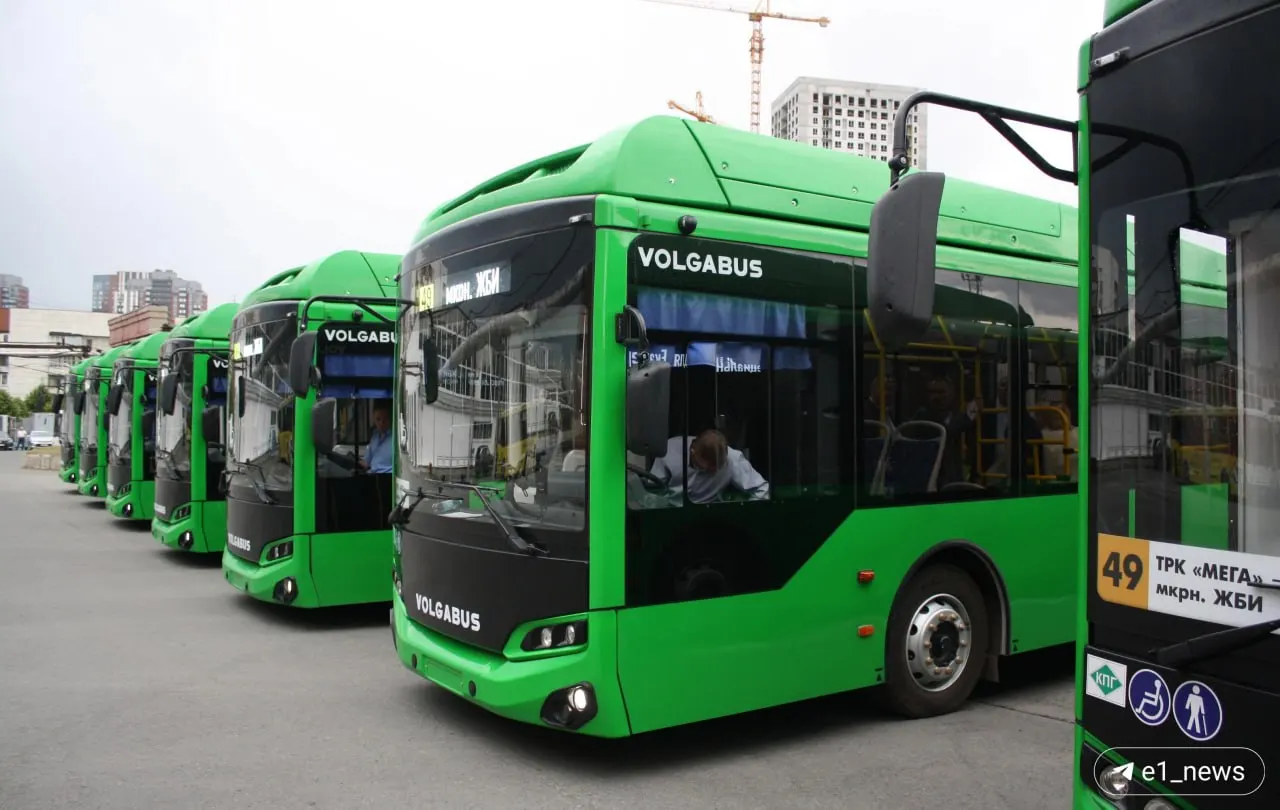 Город получит 15 сочленённых автобусов производителя Volgabus — они начнут курсировать по трём городским маршрутам.