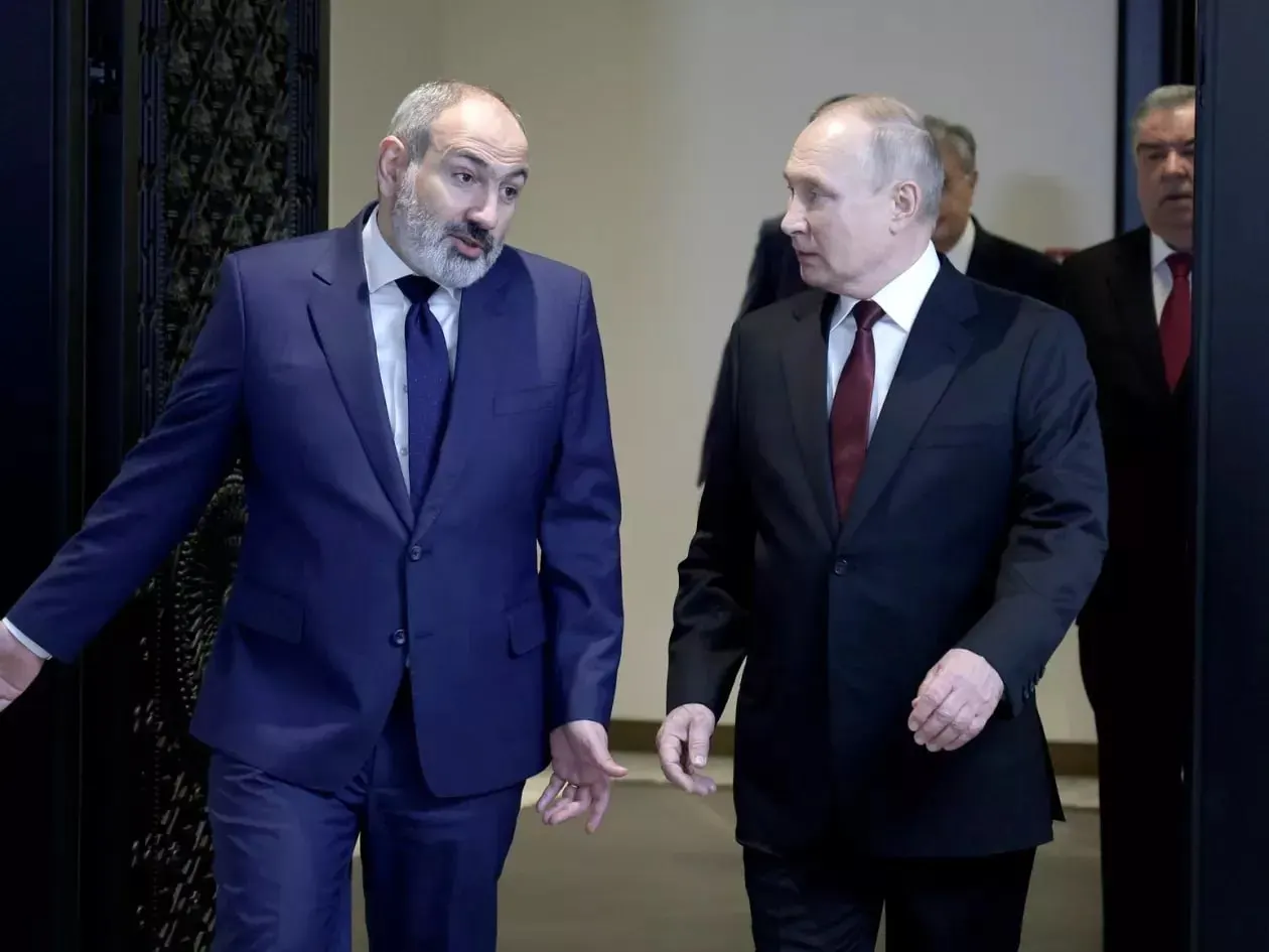 Премьер-министр Армении заявил, что Ереван не вступит в санкционный режим Европейского союза против России, однако не будет предпринимать шагов, которые могли бы привести к санкциям в отношении самой Армении; европейские эксперты подтвердили отсутствие обхода.