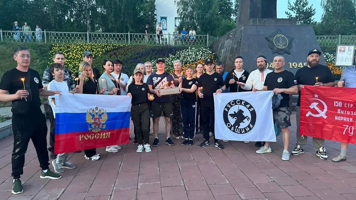 Анализ финансовых документов указывает, что крупнейшее националистическое объединение получает средства от фондов, связанных с политологом Сергеем Михеевым и бизнесменом Игорем Худокормовым.