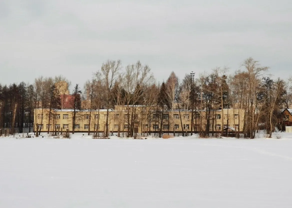 Прокуратура выявила нарушения в реабилитационном центре «Свободные люди»: подростки жалуются на жестокие методы — одну татуировку стерли наждачной бумагой, другому зашивали порез немедицинской иглой. Центру вынесено предупреждение.