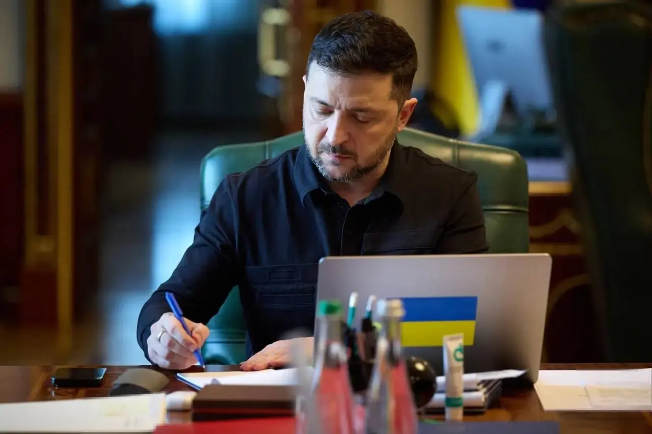 Президент Украины сообщил о «режиме тишины» с 00:00 6 мая и пообещал зеркально отреагировать после заявления Минобороны РФ о одностороннем перемирии 8–9 мая.