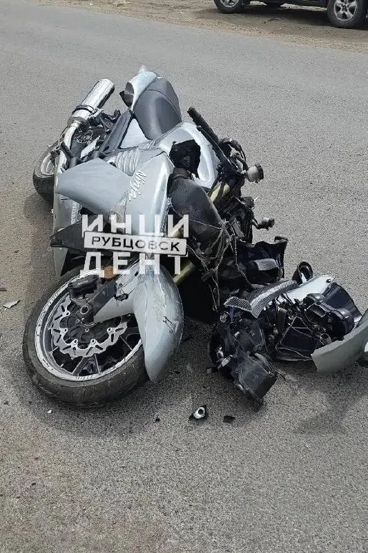Страховой дом ВСК сообщает, что мотоциклетные ДТП редки — около 0,11% всех страховых случаев по ОСАГО. Лидирует Краснодарский край (более 25%), за ним следуют Новосибирская область, Москва, Санкт‑Петербург и Тюменская область; Алтайский край на шестом месте (примерно 4%). Каждое третье происшествие происходит в междугородних поездках; чаще других в авариях фигурируют Yamaha и Honda.