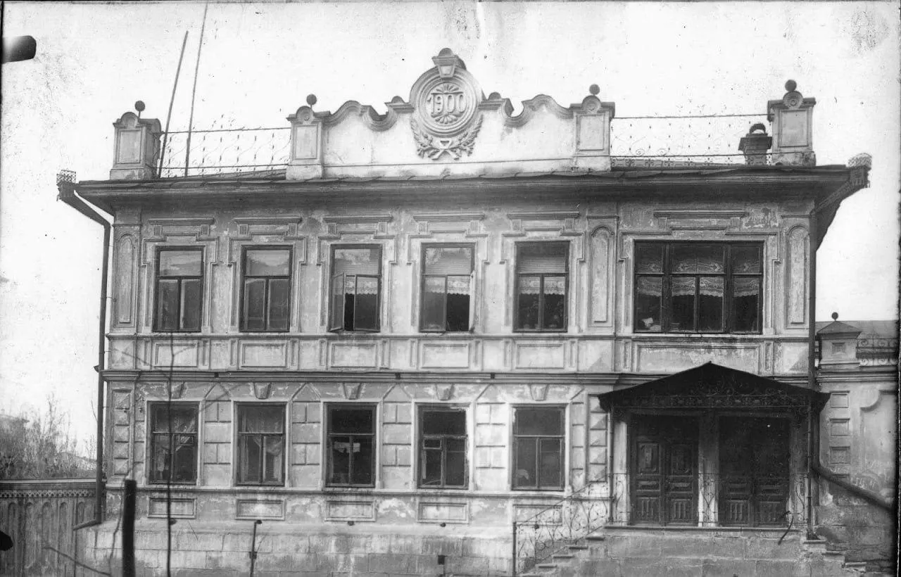 Приказ правительства Свердловской области включил флигель по адресу Первомайская, 11в в реестр объектов культурного наследия. Градозащитники добивались охраны здания.