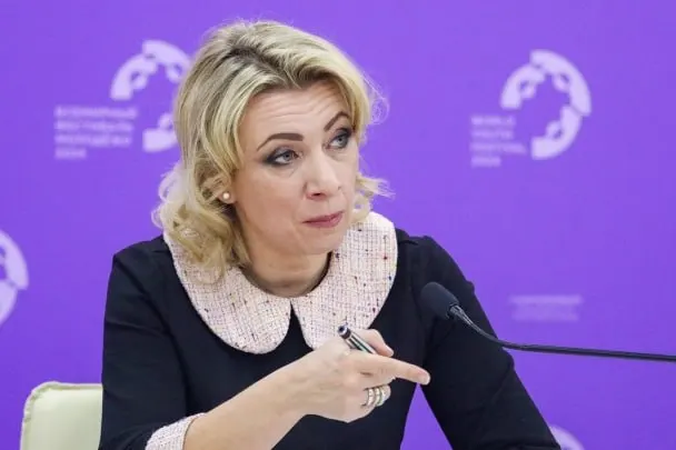 Официальный представитель МИД заявила, что сотрудники Госдепа уведомляют семьи дипломатов о том, что их дети, рождённые в США, автоматически считаются американскими гражданами, хотя семьи об этом не просили.