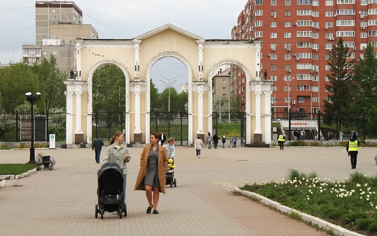 Ежегодный фестиваль барбекю пройдет 23–24 мая в фанзоне парка Маяковского. Организаторы подтвердили, что все запланированные активности состоятся — переезд связан с проблемами с разрешением на прежней площадке.
