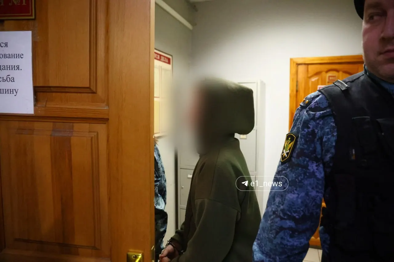 Суд назначил подростку наказание в виде 6 лет и 4 месяцев в колонии и взыскал с его родственников 1,5 млн рублей в пользу семьи погибшей.