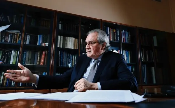 Глава Совета по правам человека заявил, что после признания иностранных вузов нежелательными нельзя вести с ними дела и лучше там не учиться; при сомнениях ученым рекомендовано обращаться в ФСБ.