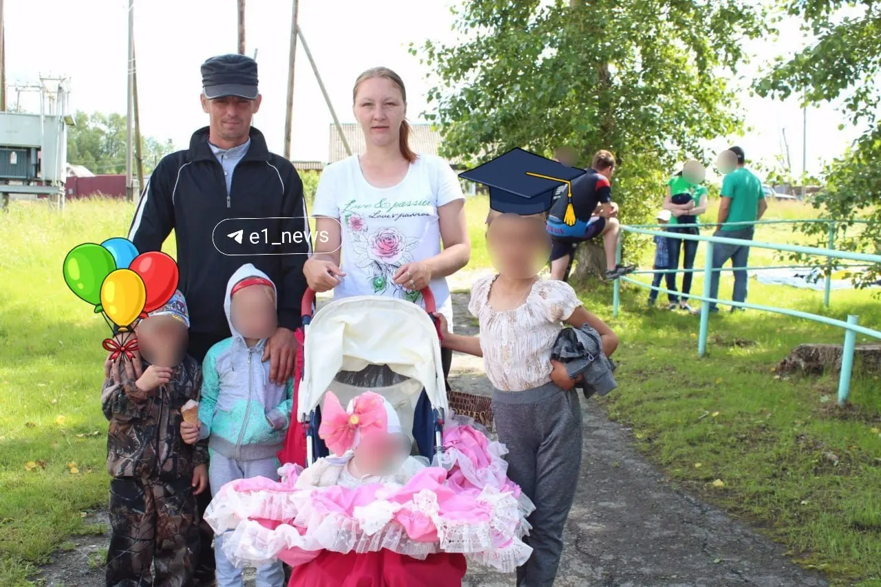 Многодетная женщина и четверо её детей погибли в пожаре в частном доме в Ленском. Пятая дочь выжила — она находилась в больнице. Следователи и пожарные выясняют обстоятельства возгорания.