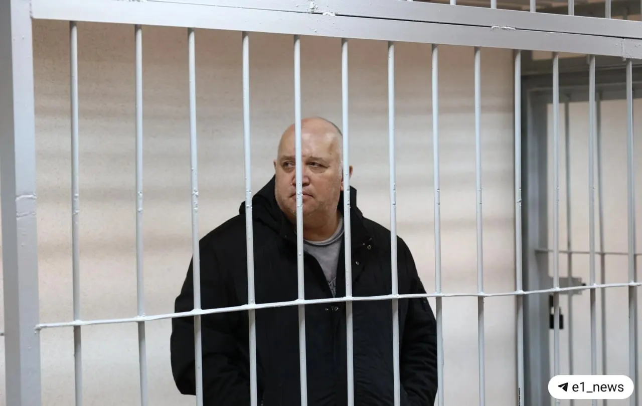 Владелец автобуса, водитель и механик получили по четыре года принудительных работ. Владельца обязали выплатить компенсации родственникам погибших и пострадавшим подросткам.