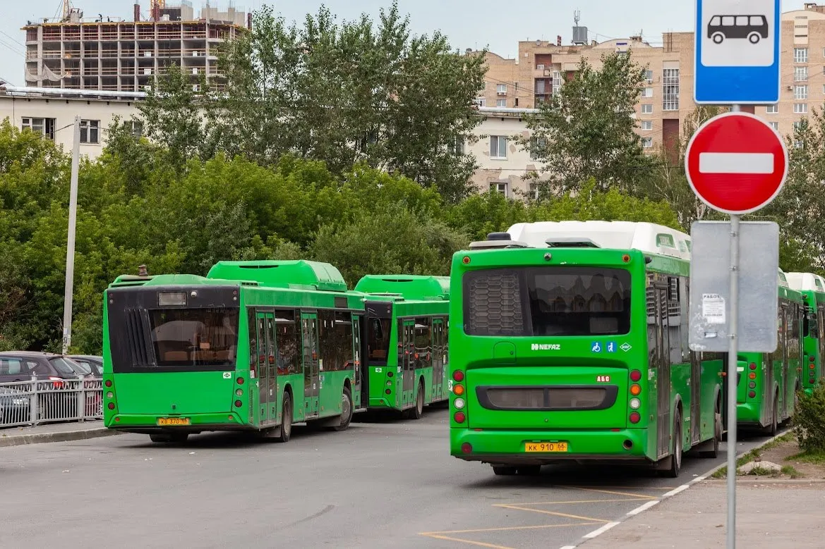 С 20 мая по 26 июня автобусы №54, 054, 76 и 78 будут следовать по объездам из‑за работ на путепроводе; стоимость проекта выросла, а сроки сдачи переносились.