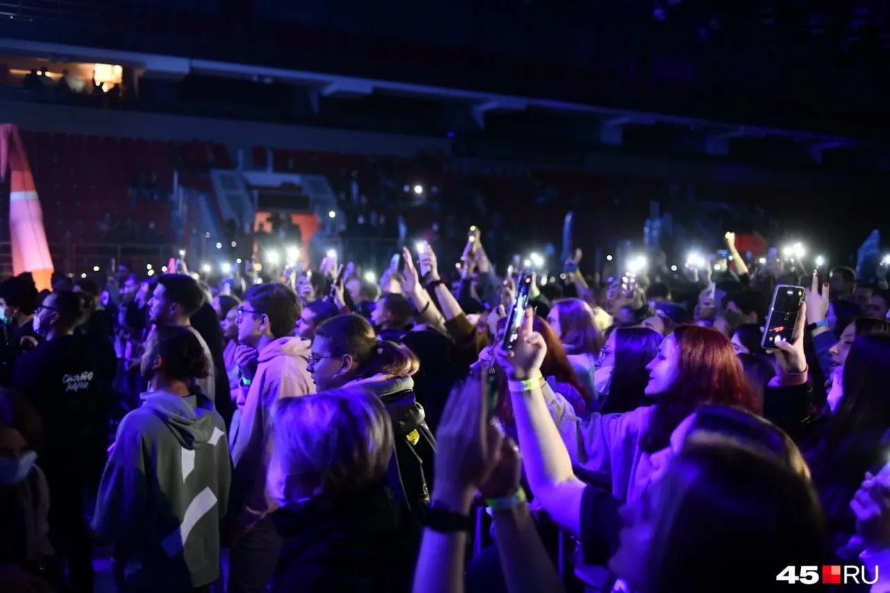 19 июня в Екатеринбурге пройдет Ural Music Night: на разных городских площадках выступят «Чайф», Юлия Савичева, NLO, PIZZA и проект «СмешBand». В программе — рок, хип‑хоп, джаз, электроника и симфонические номера.