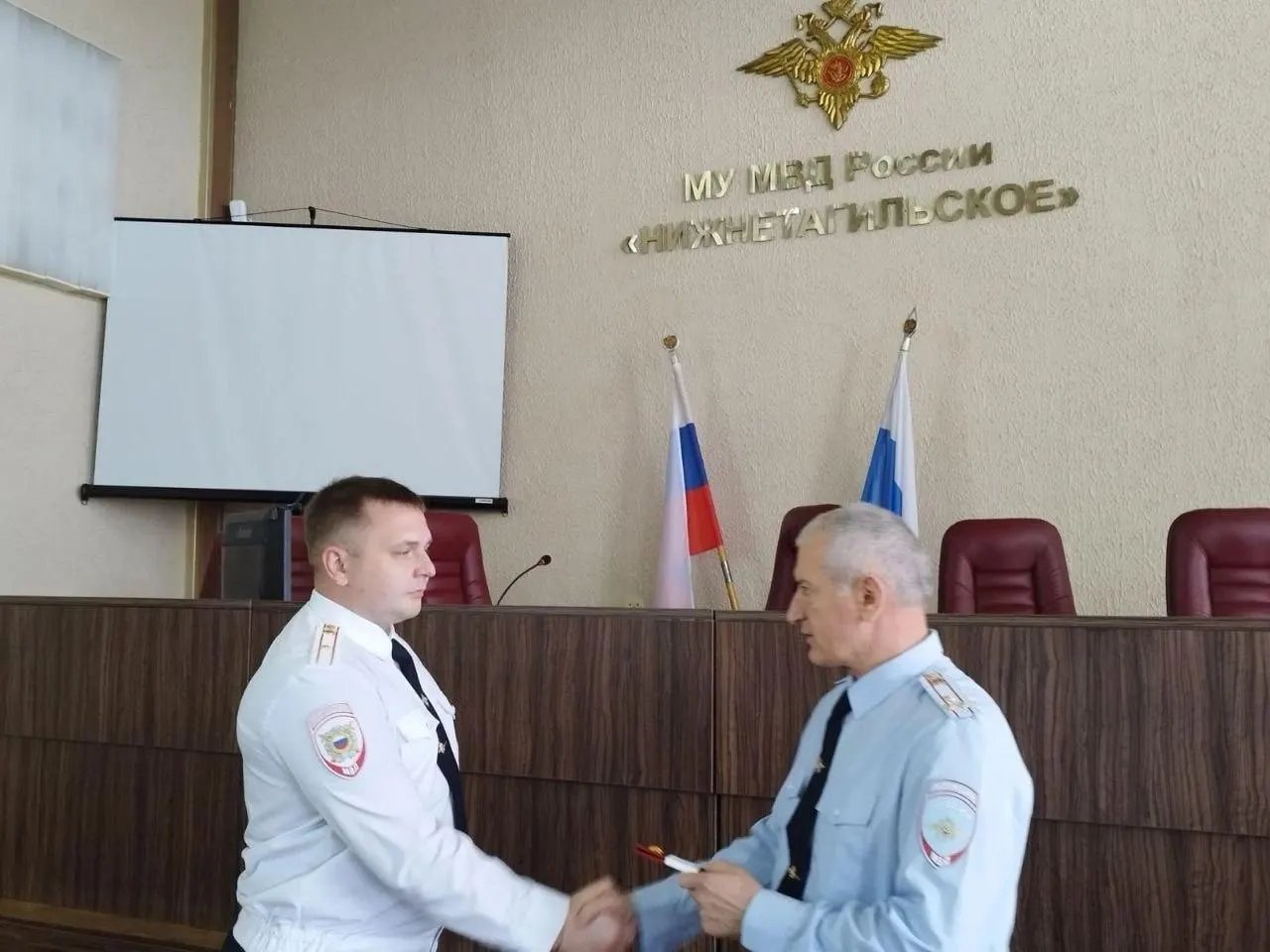 Вечером задержан подполковник, руководивший отделом по контролю за оборотом наркотиков. По данным нескольких источников, задержание может быть связано с показаниями лидеров группировки «Фортуна». Офицеру предъявляют серьёзные обвинения.