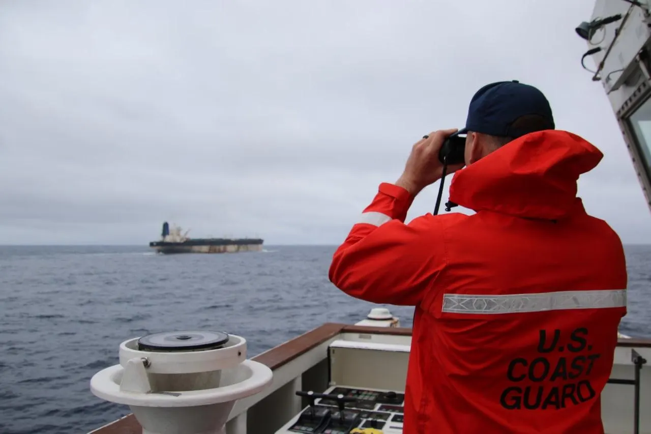 Поправка вводит специальный порядок госрегистрации морских, речных и смешанных судов с возможностью ограничить доступ к данным о владельцах — это может скрыть «теневой флот» и осложнить работу санкционных механизмов.
