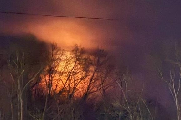 Аэропорт Чебоксар временно ограничил приём и выпуск воздушных судов после серии ударов беспилотников. Минобороны заявило об уничтожении 289 украинских дронов по всей России, также сообщают о пожарах и пострадавших в ряде регионов.