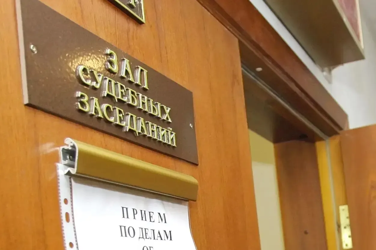 По данным судебных органов, за прошлый год по статьям о госизмене и шпионаже вынесено свыше двухсот приговоров; правозащитники утверждают, что реальное число еще выше, а среди осужденных — молодые люди и специалисты разных профессий.