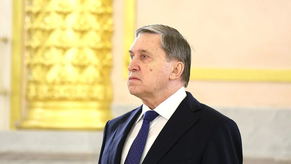 Помощник президента заявил, что конфликт не закончится, пока Киев не выведет свои подразделения из Донбасса; при этом США продолжают попытки посредничества, а лидер страны готов встретиться с Зеленским только после окончательных договорённостей о мирном договоре.