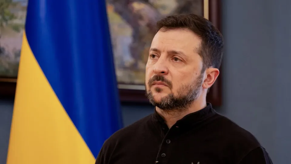 Президент Украины объявил о прекращении огня для украинских войск с 00:00 6 мая и заявил о готовности соблюдать режим при отсутствии нарушений, призвав Москву предпринять конкретные шаги для завершения войны.