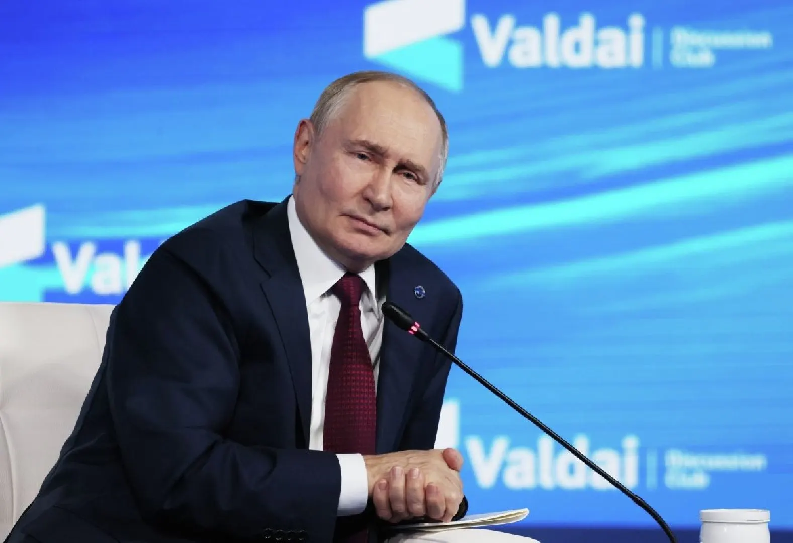 Международный уголовный суд постановил, что при приглашении Владимира Путина на переговоры страны‑сторонницы Римского статута обязаны выполнять ордер на арест, за исключением случаев, когда переговоры организованы под эгидой ООН и вступают в силу соответствующие процедуры.