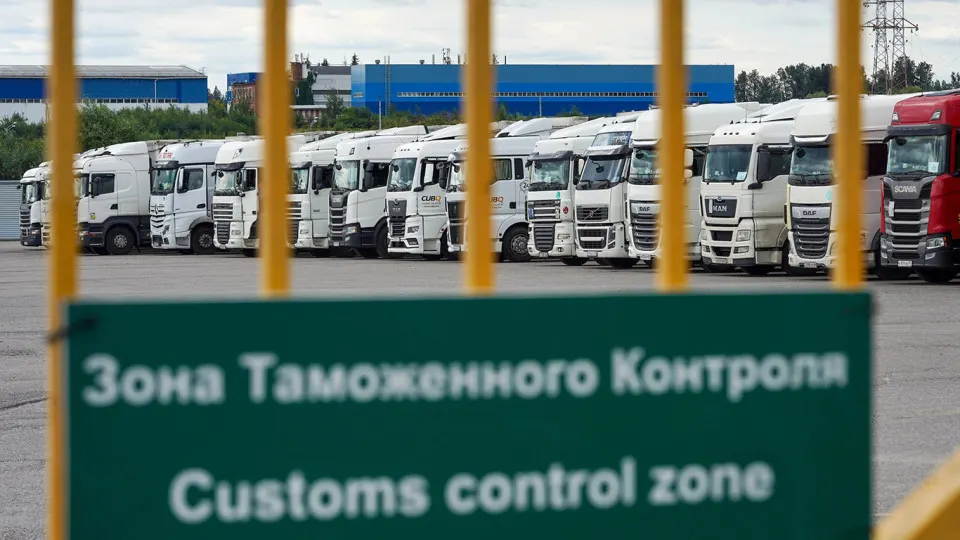 Правительство ввело переходный период: обеспечительные платежи по СПОТ временно не требуются. Упрощённый режим для товаров из стран ЕАЭС продлён до 31 августа, для некоторых маршрутов — до октября.