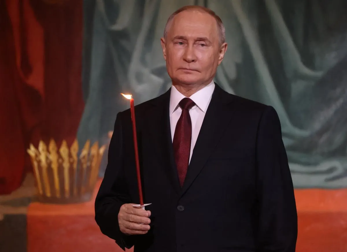 Аналитики предупреждают, что падение власти Владимира Путина возможно в разных вариантах — от быстрого устранения до показательного процесса. Триггером могут стать внешняя эскалация, внутренние беспорядки или изменение внешней поддержки.